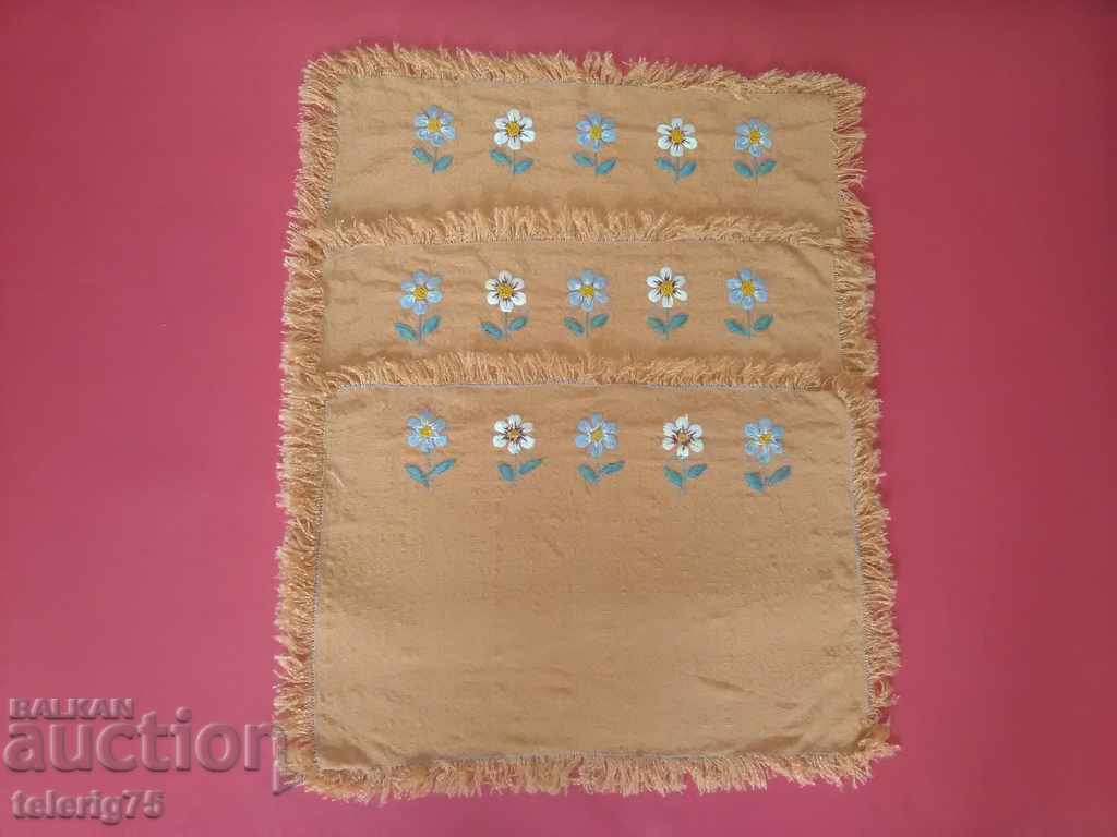 3 pieces of Embroidered / Sewn / Embroidered Carpets / Tablecloths with price 12.00 BGN | € 6.14 3 pieces of Embroidered / Sewn / Embroidered Carpets / Tablecloths with price 12.00 BGN | € 6.14