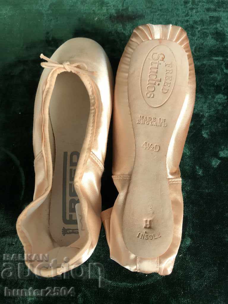 Ballet thumbs - England, number 4,5, Made in England "D" with price 34.95 BGN | € 17.87 Ballet thumbs - England, number 4,5, Made in England "D" with price 34.95 BGN | € 17.87