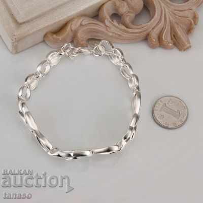 Stylish women's bracelet, chain with price 25.00 BGN | € 12.78 Stylish women's bracelet, chain with price 25.00 BGN | € 12.78