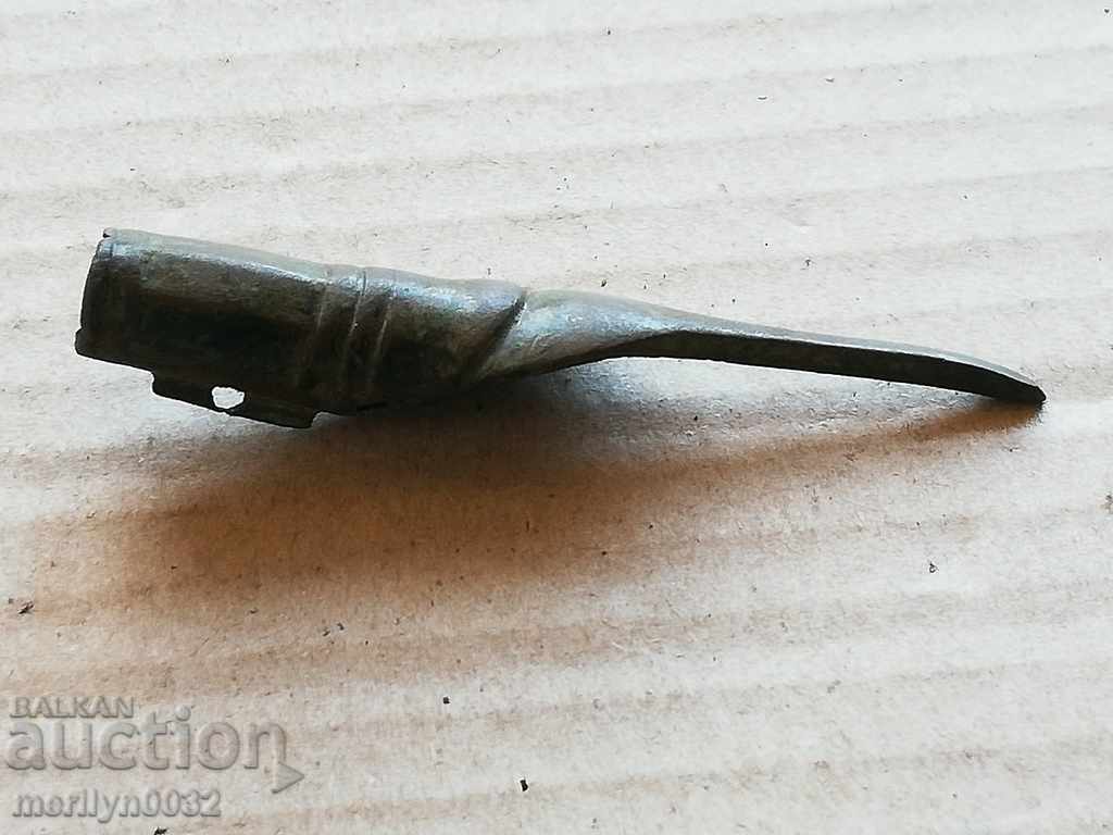 Auction  Parts of a flint pistol pistol feather for a bronze scoop