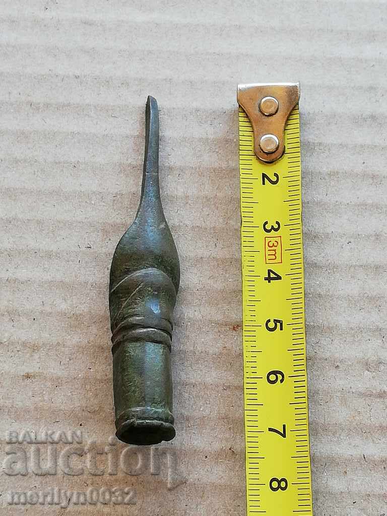 Parts of a flint pistol pistol feather for a bronze scoop - 6