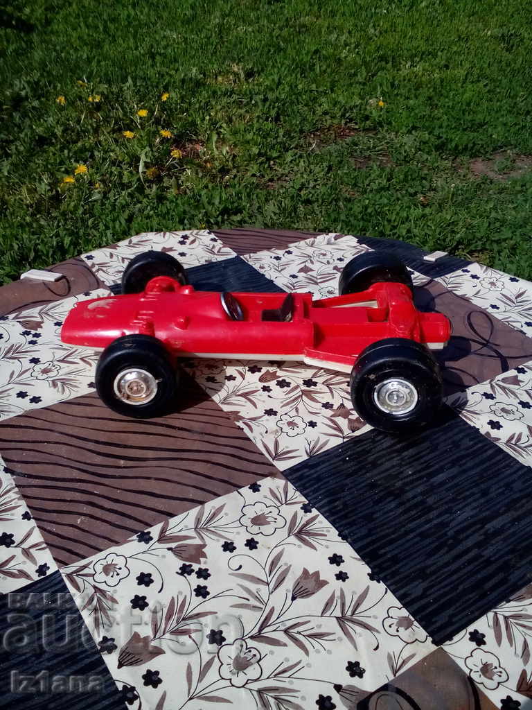mașină veche de jucărie