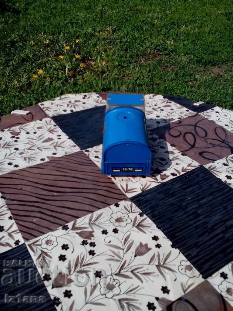 Delivery of Old toy truck, truck Delivery of Old toy truck, truck