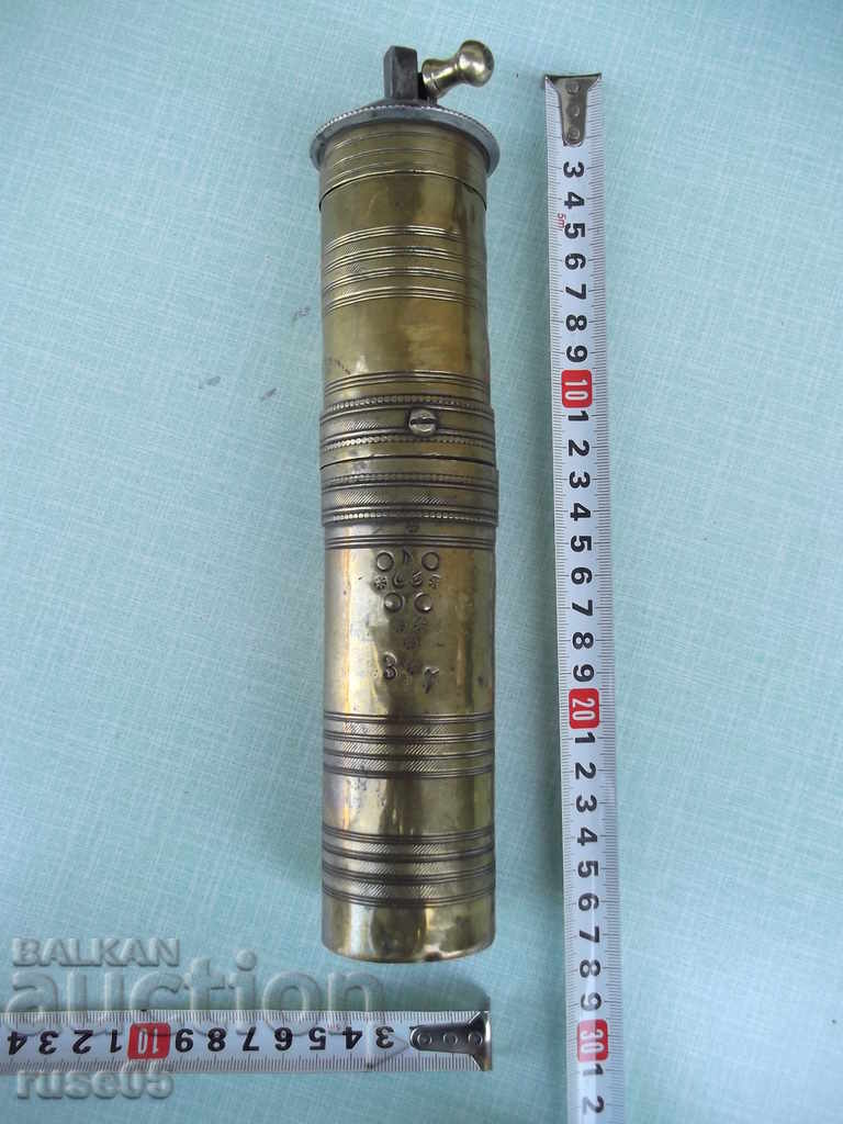 A pepper grinder and others. bronze old - 5 - 5 A pepper grinder and others. bronze old - 5 - 5