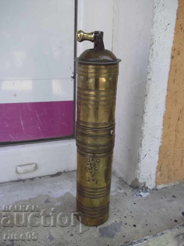 A pepper grinder and others. bronze old - 5 - 7 A pepper grinder and others. bronze old - 5 - 7