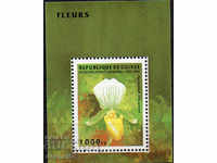 1995. Guinea. Flowers. Block.