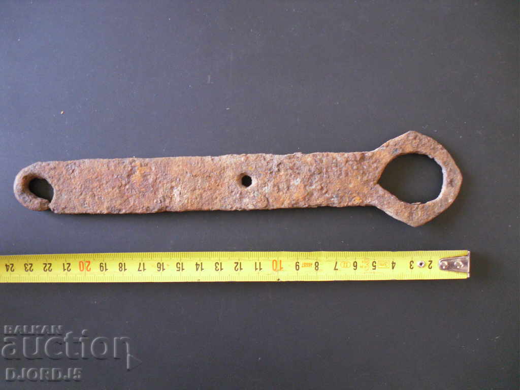 Old wrought latch with price 2.00 BGN | € 1.02 Old wrought latch with price 2.00 BGN | € 1.02