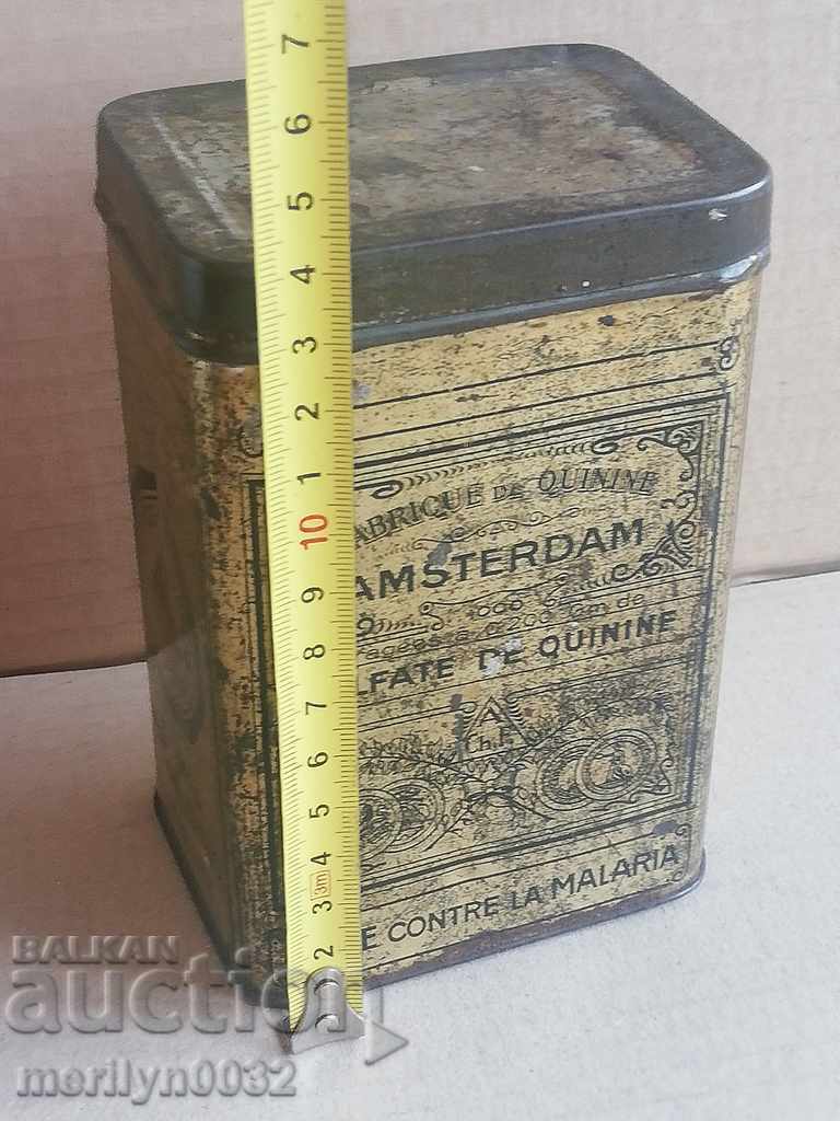 Delivery of Old Dutch medicine box for quinine against malaria