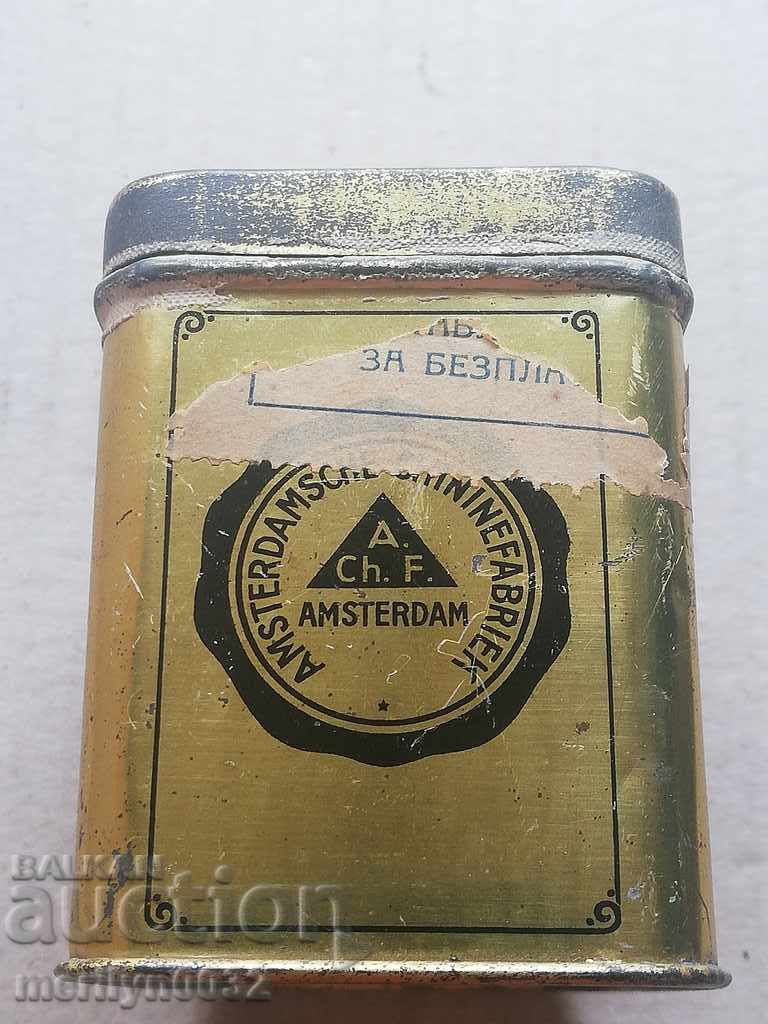Delivery of Old Dutch medicine box for quinine against malaria