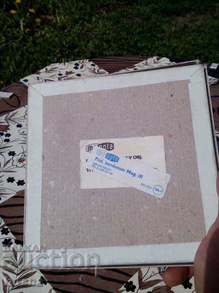 Auction  An old magnifying glass for an apparatus