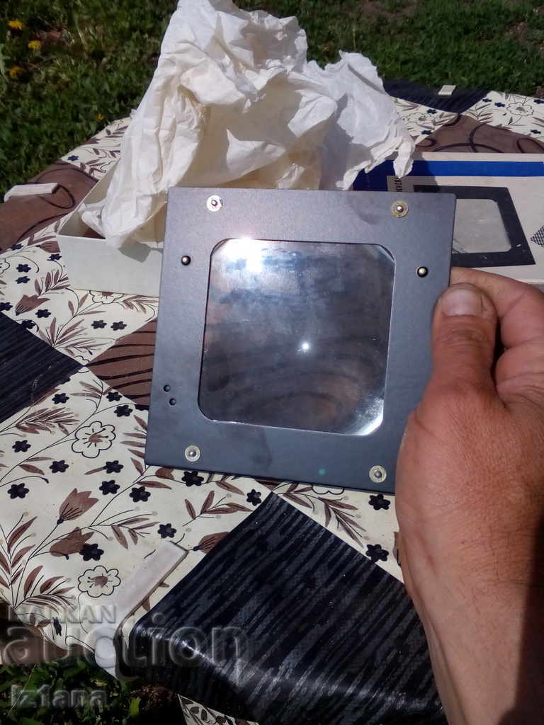 Delivery of An old magnifying glass for an apparatus