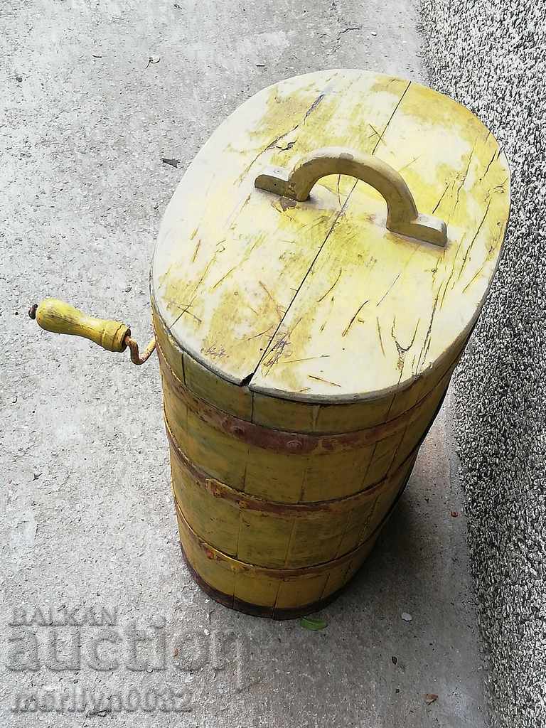 Auction Old milk, wood, stub, barrel, bucket Auction Old milk, wood, stub, barrel, bucket