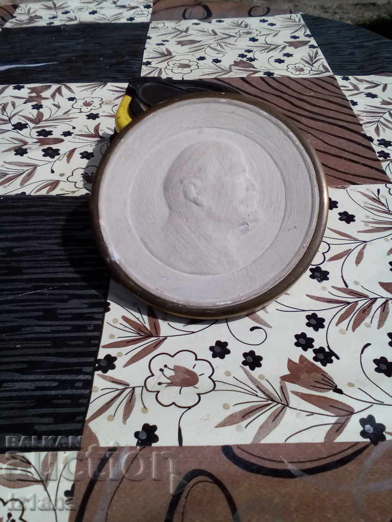 Old Souvenir Lenin with price 15.00 BGN | € 7.67 Old Souvenir Lenin with price 15.00 BGN | € 7.67