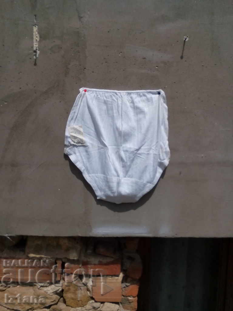 Παλιό φάκελο γυναικών, Γκάτι με τιμή 10.00 BGN | € 5.11 Παλιό φάκελο γυναικών, Γκάτι με τιμή 10.00 BGN | € 5.11