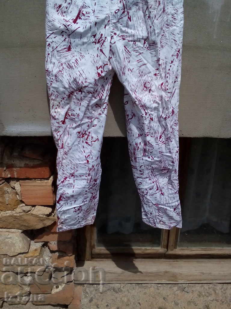 Licitație Pantaloni doamnelor vechi Licitație Pantaloni doamnelor vechi