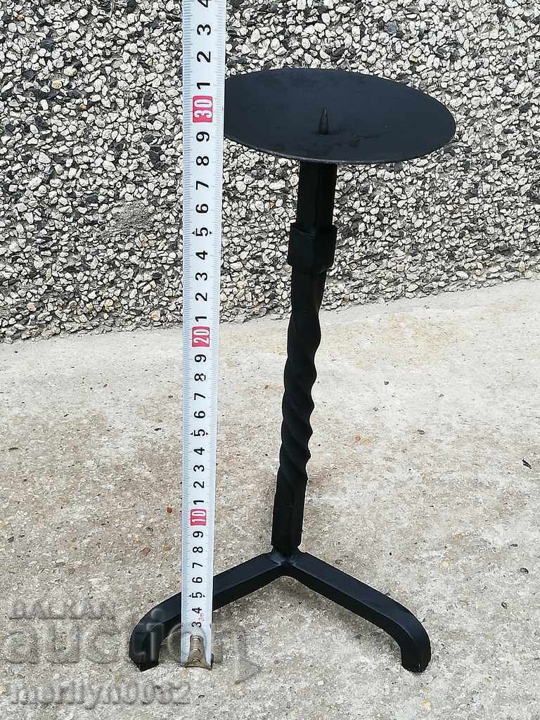 Licitație Sfeșnic vechi forjat, lumânare, sfeșnic din fier forjat Licitație Sfeșnic vechi forjat, lumânare, sfeșnic din fier forjat