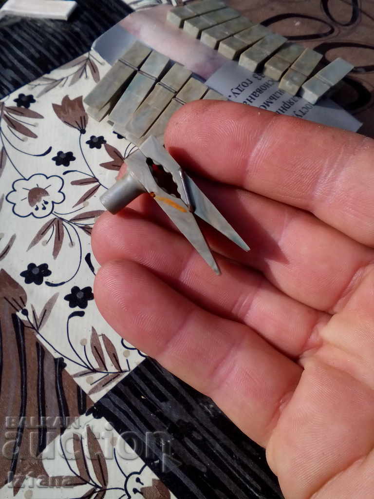 Auction  Old plastic clips