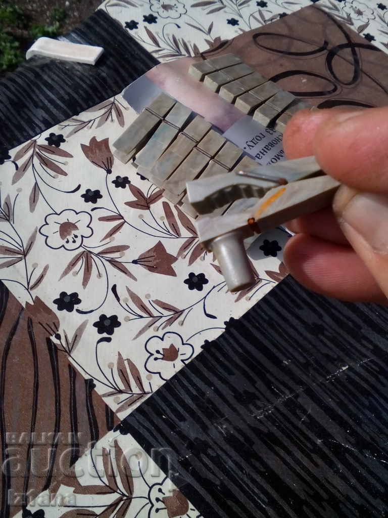 Delivery of Old plastic clips