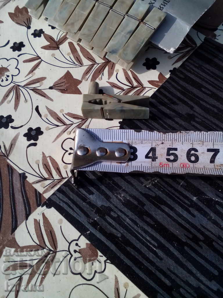 Old plastic clips - 5