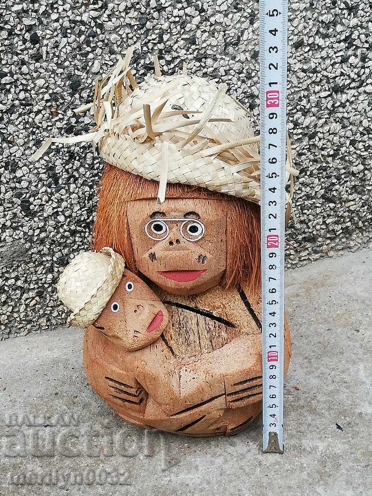 Auction Mother and child monkey souvenir made of coconut Auction Mother and child monkey souvenir made of coconut