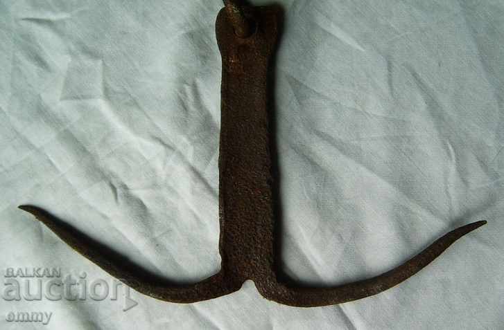 Παλιά σφυρήλατο άγκιστρο γάντζο με τιμή 22.00 BGN | € 11.25 Παλιά σφυρήλατο άγκιστρο γάντζο με τιμή 22.00 BGN | € 11.25