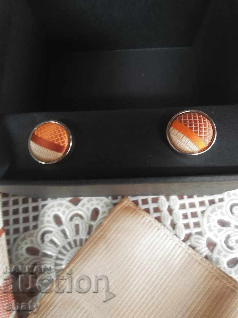 Auction Mark T-shirt Necktie, towel and cufflinks. Auction Mark T-shirt Necktie, towel and cufflinks.