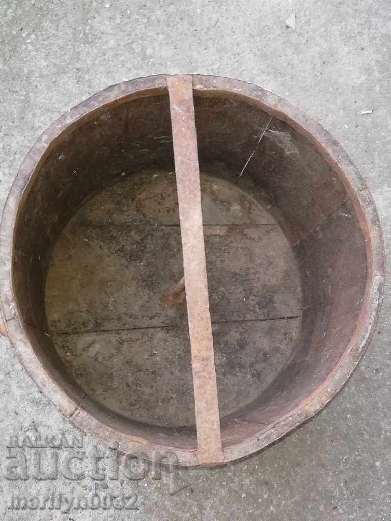 Delivery of A double rail, a wooden bucket and a wooden bucket Delivery of A double rail, a wooden bucket and a wooden bucket
