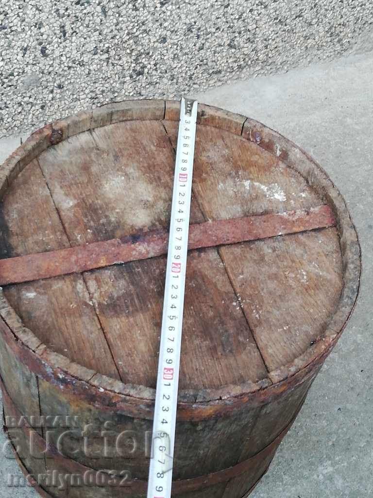 A double rail, a wooden bucket and a wooden bucket - 5 A double rail, a wooden bucket and a wooden bucket - 5