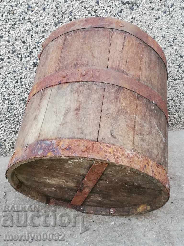 A double rail, a wooden bucket and a wooden bucket - 6 A double rail, a wooden bucket and a wooden bucket - 6