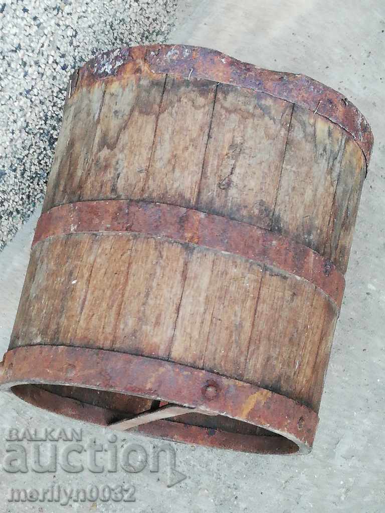 A double rail, a wooden bucket and a wooden bucket - 7 A double rail, a wooden bucket and a wooden bucket - 7