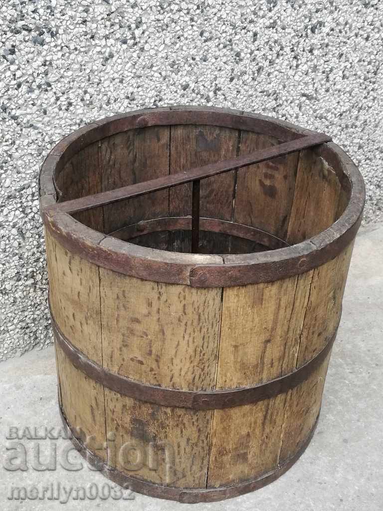 A double rail, a wooden bucket and a wooden bucket - 7 A double rail, a wooden bucket and a wooden bucket - 7