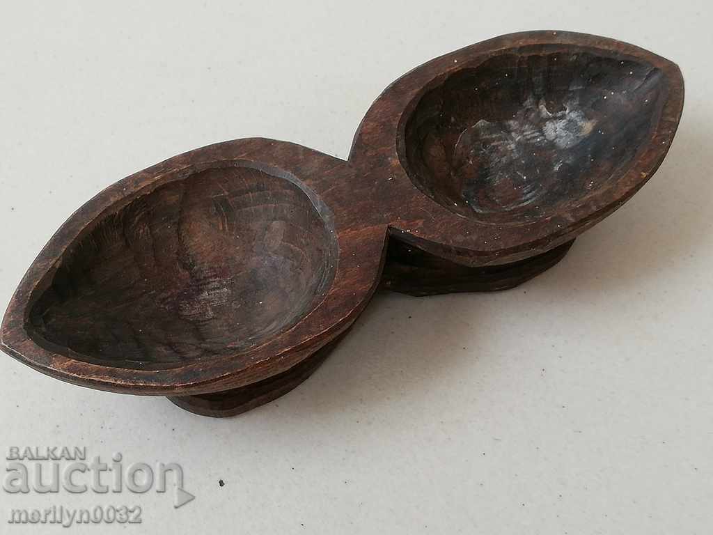 An old wooden salon, a salt pan with a spoon, the wooden one - 5 An old wooden salon, a salt pan with a spoon, the wooden one - 5