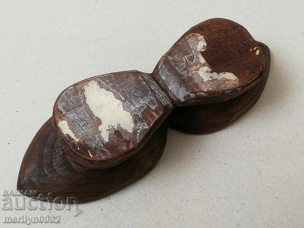 An old wooden salon, a salt pan with a spoon, the wooden one - 6 An old wooden salon, a salt pan with a spoon, the wooden one - 6