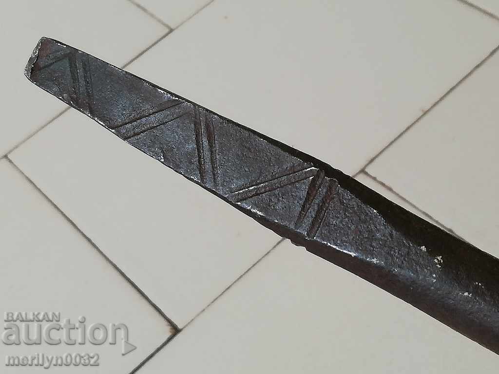 An old bitch, a screwdriver, a wrought iron with price 49.00 BGN | € 25.05 An old bitch, a screwdriver, a wrought iron with price 49.00 BGN | € 25.05