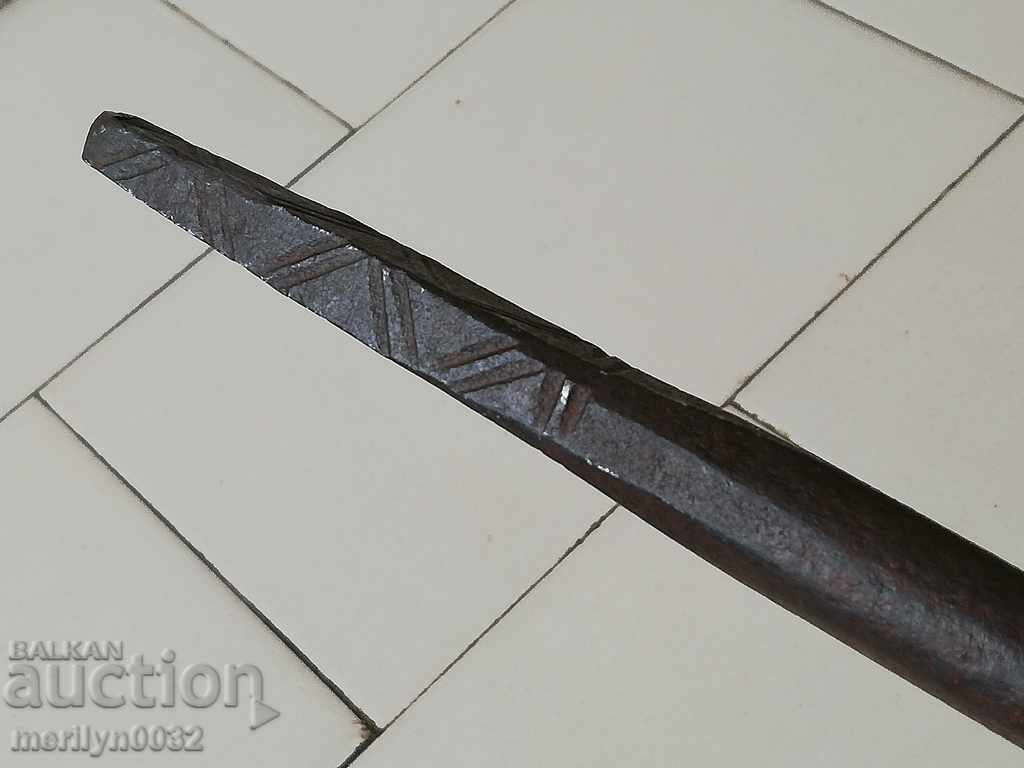 An old bitch, a screwdriver, a wrought iron - 6 An old bitch, a screwdriver, a wrought iron - 6