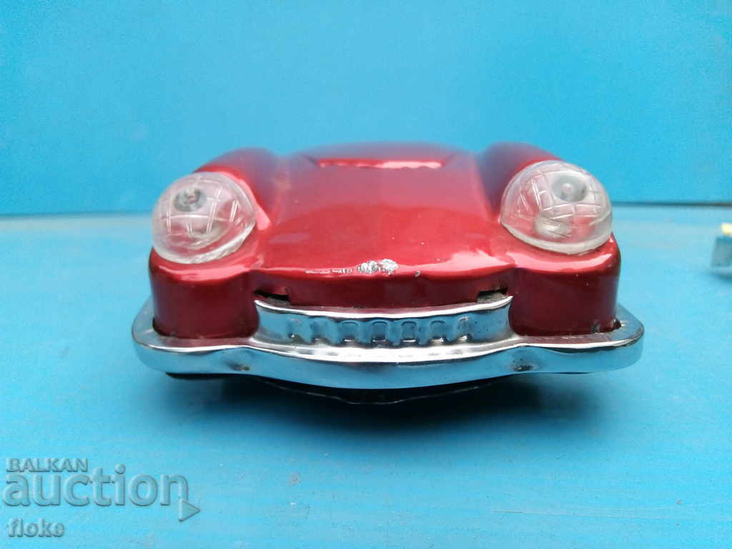 Ламаринена играчка-количка с цена € 5.11 | 9.99 лв.