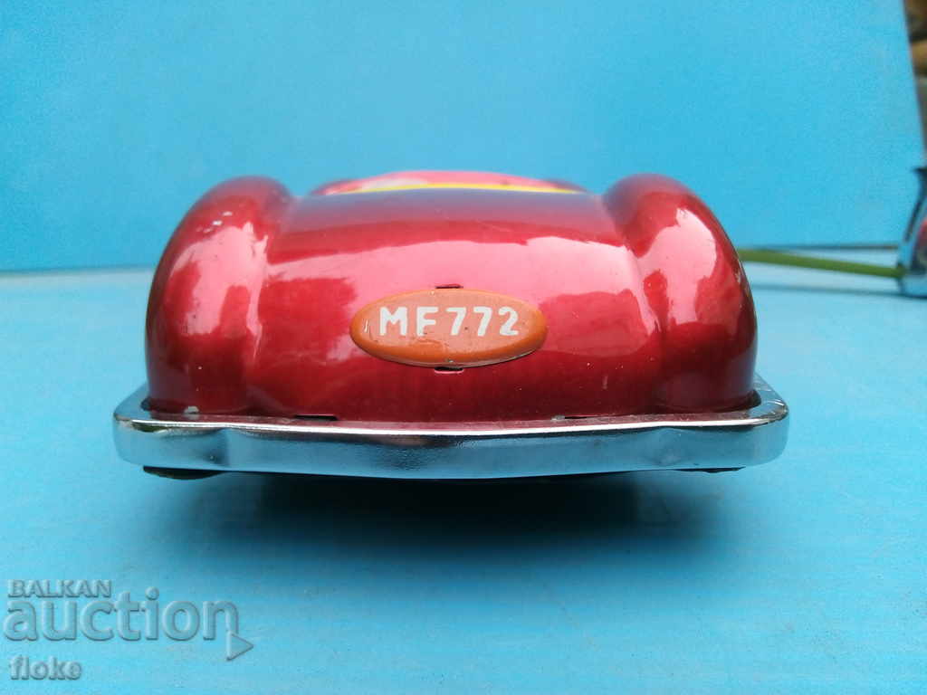 Доставка на Ламаринена играчка-количка