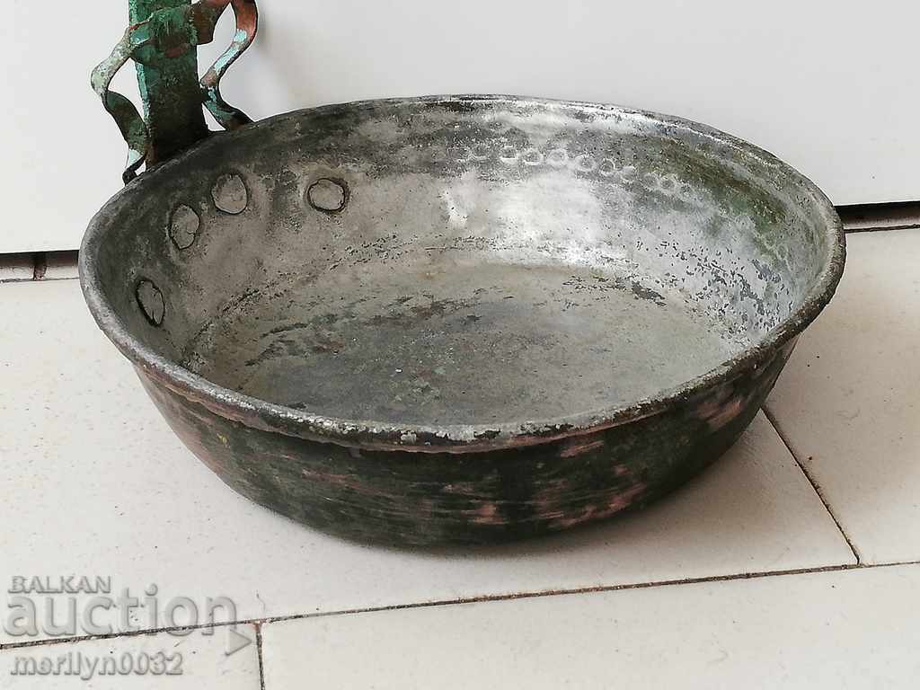 An old copper pan, a baker, a tray, a copper pot - 7