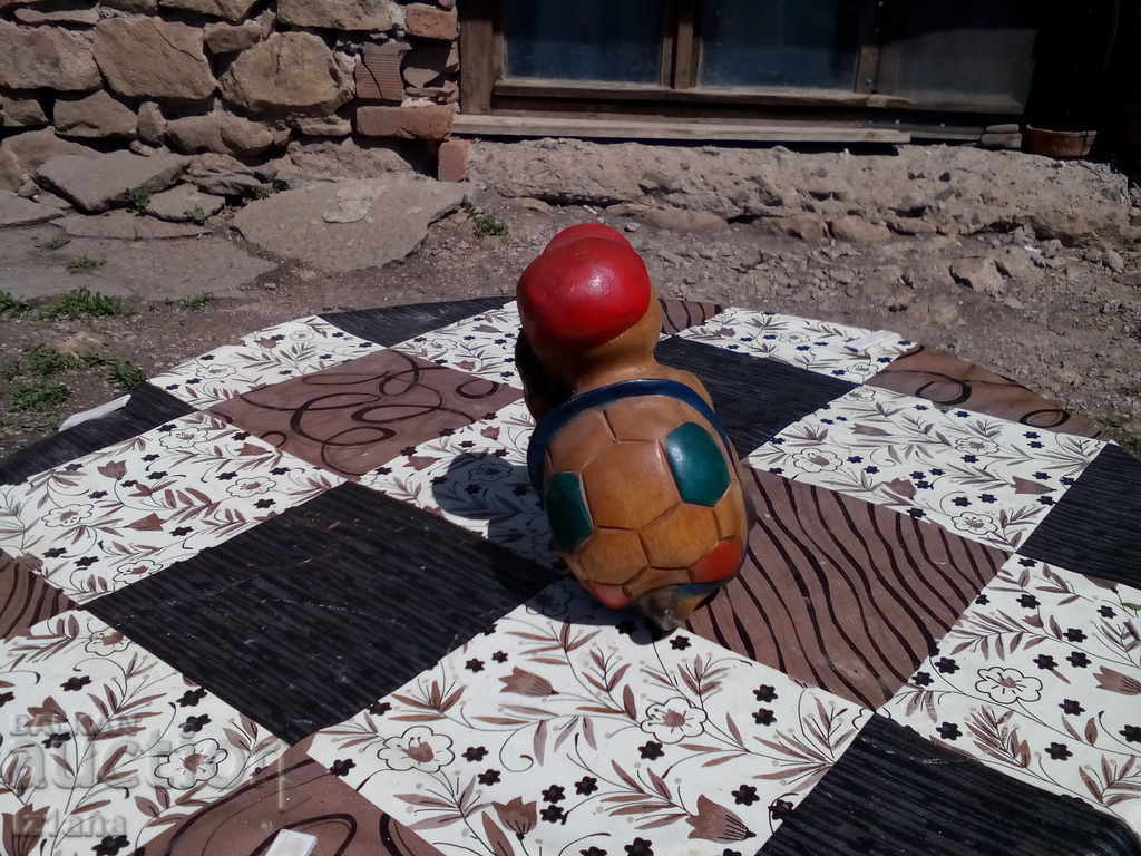 Auction An old wooden turtle Auction An old wooden turtle