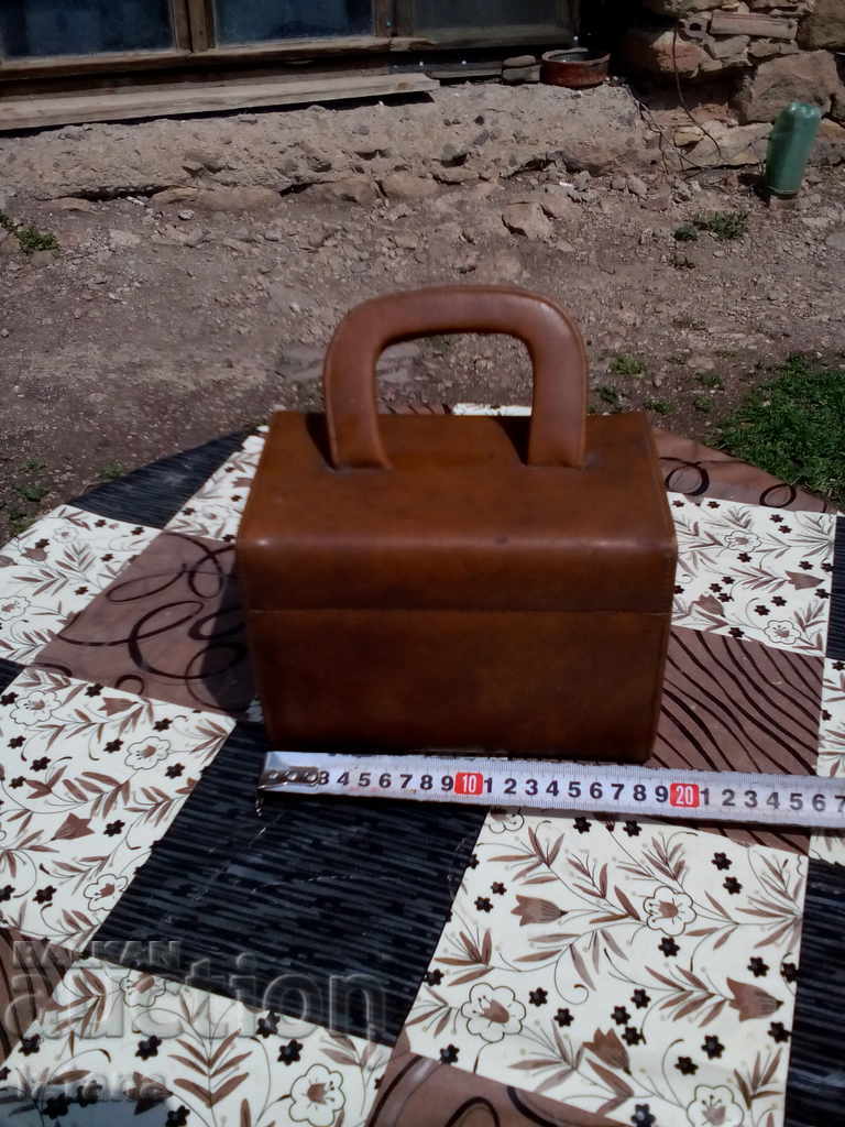 Auction Old Lady's Bag Auction Old Lady's Bag