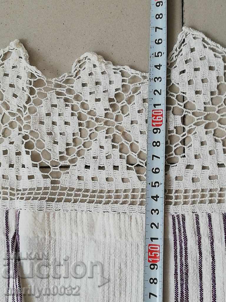 Delivery of Vintage hand woven bed sheet with lace border