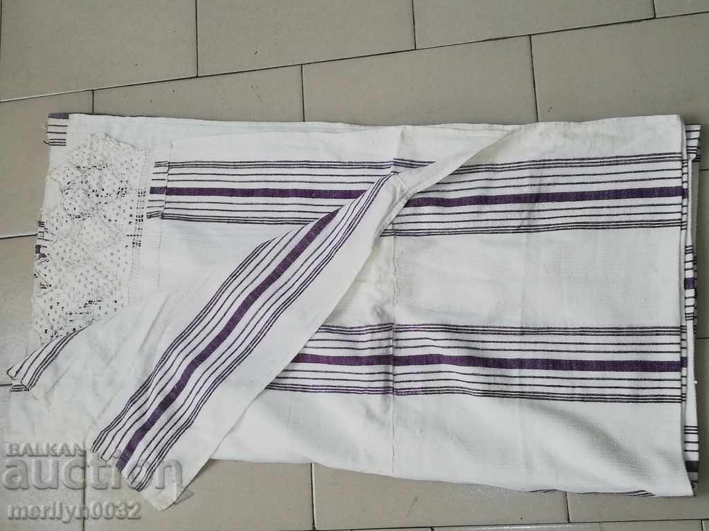 Vintage hand woven bed sheet with lace border - 7