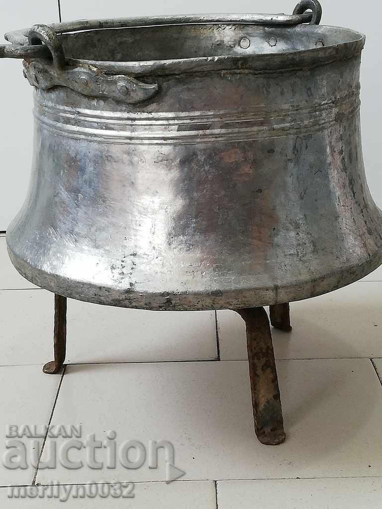 Delivery of Tin boned, boiler, baker, copper pot Delivery of Tin boned, boiler, baker, copper pot