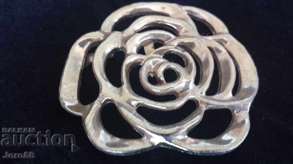 Old cockade brooch with gold plating? application with price 10.00 BGN | € 5.11 Old cockade brooch with gold plating? application with price 10.00 BGN | € 5.11