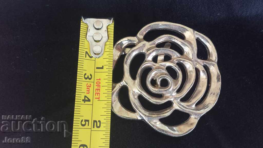 Auction Old cockade brooch with gold plating? application Auction Old cockade brooch with gold plating? application