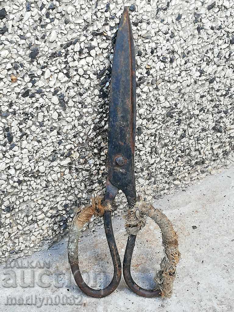 foarfece vechi forjate, fier cu preț 29.00 BGN | € 14.83