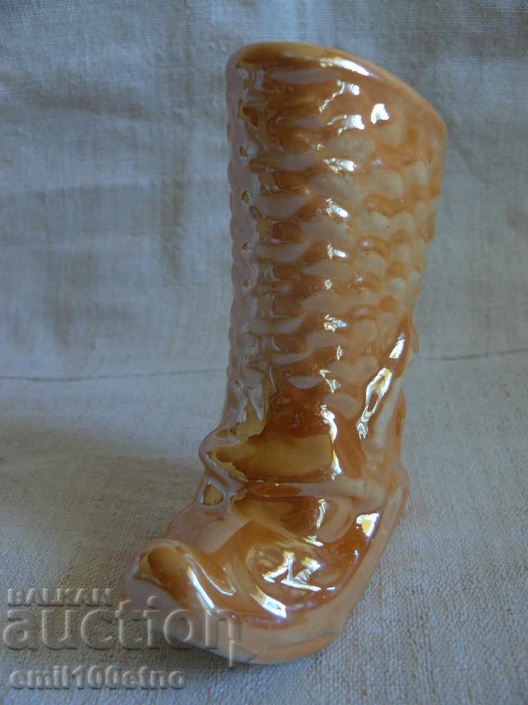 Auction  A small porcelain vase made of USSR