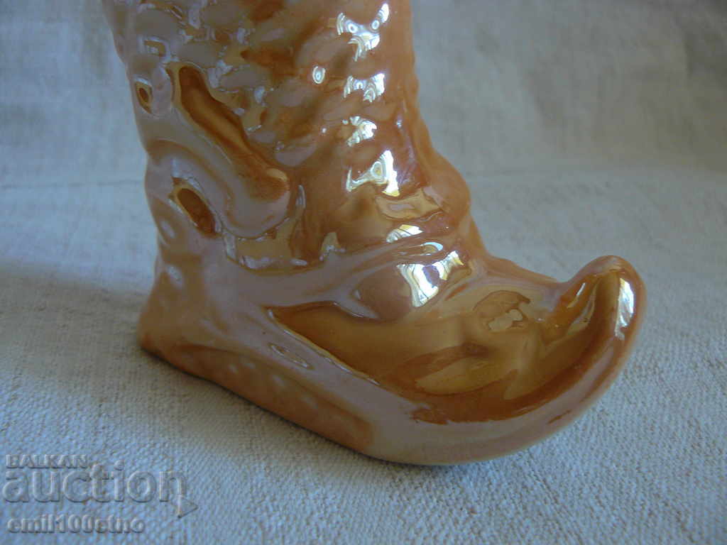 Delivery of A small porcelain vase made of USSR