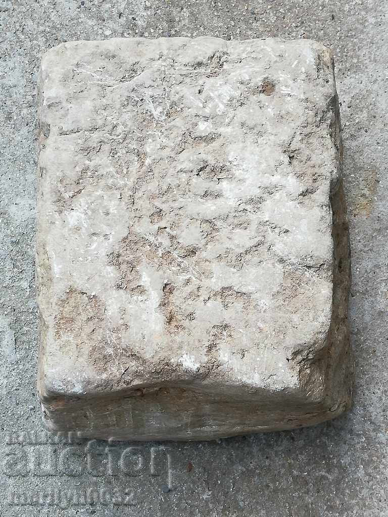 Ancient stone wall, statue - 5