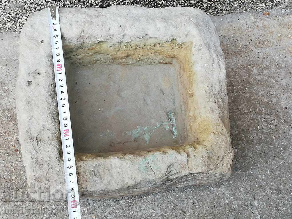 Ancient stone wall, statue - 6